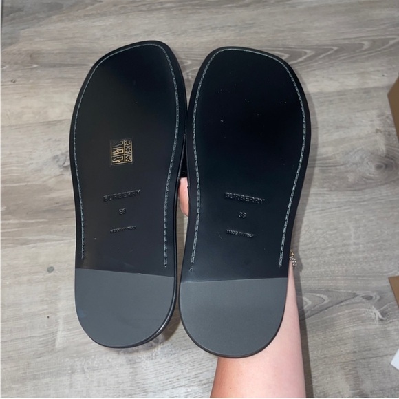 AUTHENTIC BURBERRY SLIDES - Picture 4 of 9